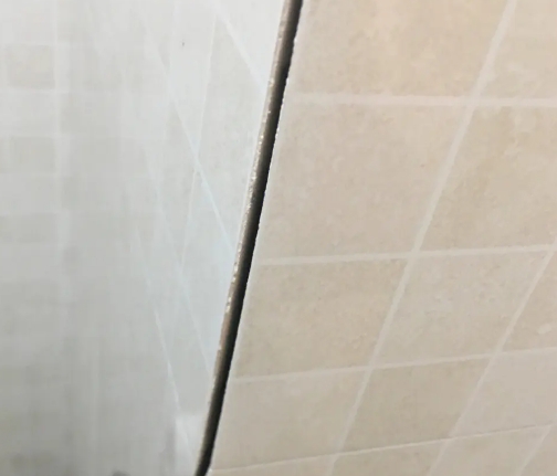濮阳瓷砖空鼓维修公司分享阳台瓷砖脱落的修复过程可以分为以下几个步骤